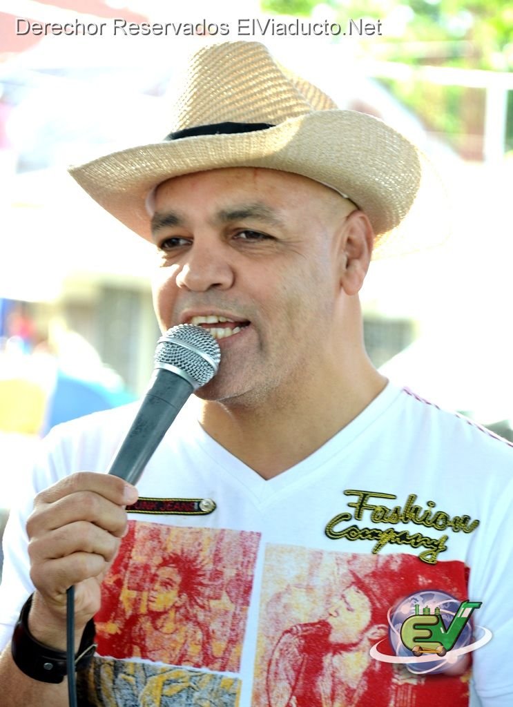 Thony Genao en la animación del carnaval mocano 2013
